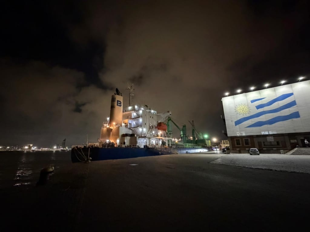 En la madrugada del sábado, Lanafil llevó adelante la mayor operación de importación desde su fundación, con el arribo y descarga de 4.000 toneladas de fertilizante a granel en el Puerto de Montevideo.